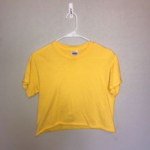 Yellow short sleeve crop top